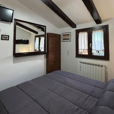 Free Parking La Bianca Neve Cottage Кастел ди Сангро Екстериор снимка